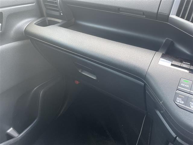 ステップワゴンスパーダ Ｚ　クールスピリット　社外９型メモリーナビ（ＡＶＮ－ＺＸ０２ｉ）フルセグ／ＣＤ／ＤＶＤ／ＢＴ　バックカメラ　社外フリップダウンモニター　両側パワースライドドア　パドルシフト　ＨＩＤオートライト　ＥＴＣ　横滑り防止（19枚目）