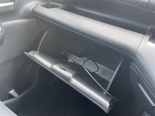 ステップワゴンスパーダ Ｚ　クールスピリット　社外９型メモリーナビ（ＡＶＮ－ＺＸ０２ｉ）フルセグ／ＣＤ／ＤＶＤ／ＢＴ　バックカメラ　社外フリップダウンモニター　両側パワースライドドア　パドルシフト　ＨＩＤオートライト　ＥＴＣ　横滑り防止（20枚目）