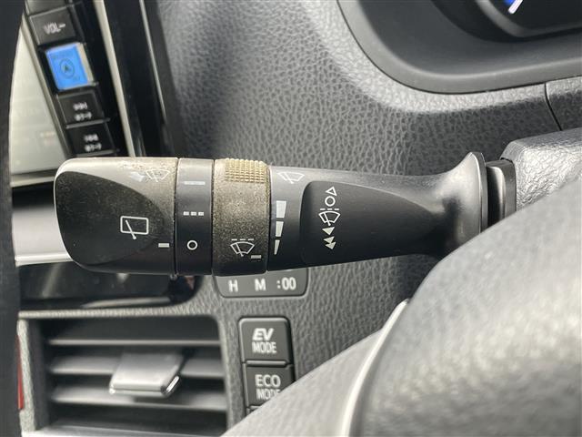 ヴォクシー ハイブリッドＸ　純正ナビ　フルセグ／ＣＤ／ＤＶＤ／ＢＴ　バックカメラ　純正フリップダウンモニター　両側パワースライドドア　ＬＥＤオートライト　ステアリングスイッチ　ビルトインＥＴＣ（9枚目）