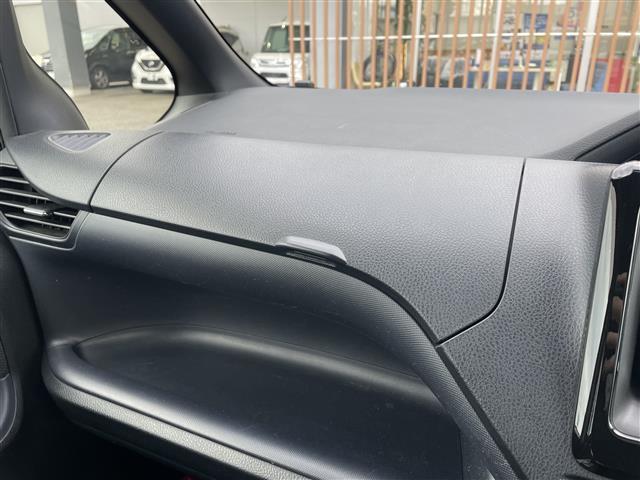 ヴォクシー ハイブリッドＸ　純正ナビ　フルセグ／ＣＤ／ＤＶＤ／ＢＴ　バックカメラ　純正フリップダウンモニター　両側パワースライドドア　ＬＥＤオートライト　ステアリングスイッチ　ビルトインＥＴＣ（18枚目）