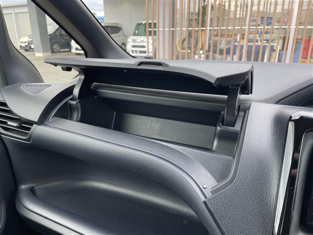 ヴォクシー ハイブリッドＸ　純正ナビ　フルセグ／ＣＤ／ＤＶＤ／ＢＴ　バックカメラ　純正フリップダウンモニター　両側パワースライドドア　ＬＥＤオートライト　ステアリングスイッチ　ビルトインＥＴＣ（19枚目）