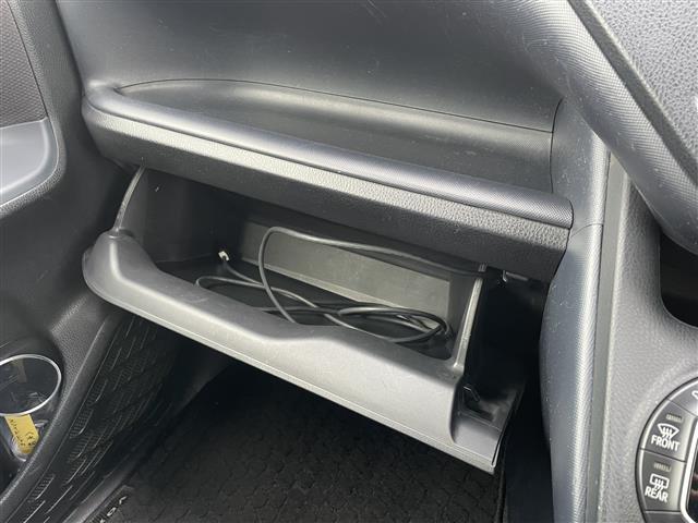 ヴォクシー ハイブリッドＸ　純正ナビ　フルセグ／ＣＤ／ＤＶＤ／ＢＴ　バックカメラ　純正フリップダウンモニター　両側パワースライドドア　ＬＥＤオートライト　ステアリングスイッチ　ビルトインＥＴＣ（21枚目）