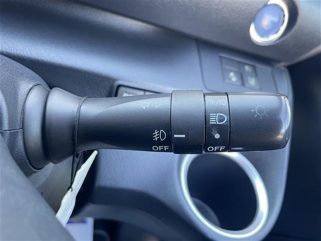 シエンタ ハイブリッドＧ　純正ＳＤナビ（ＮＳＺＮ－Ｗ６４Ｔ）フルセグ／ＣＤ／ＤＶＤ／ＢＴ　バックカメラ　フリップダウンモニター　両側パワースライドドア　トヨタセーフティセンス　ＬＥＤライト　ＥＴＣ　社外１５インチＡＷ（9枚目）