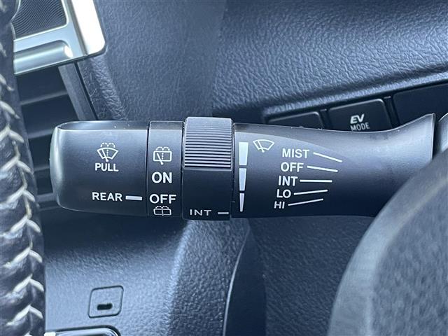 シエンタ ハイブリッドＧ　純正ＳＤナビ（ＮＳＺＮ－Ｗ６４Ｔ）フルセグ／ＣＤ／ＤＶＤ／ＢＴ　バックカメラ　フリップダウンモニター　両側パワースライドドア　トヨタセーフティセンス　ＬＥＤライト　ＥＴＣ　社外１５インチＡＷ（10枚目）