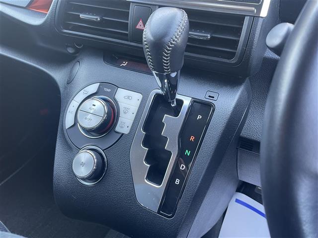 シエンタ ハイブリッドＧ　純正ＳＤナビ（ＮＳＺＮ－Ｗ６４Ｔ）フルセグ／ＣＤ／ＤＶＤ／ＢＴ　バックカメラ　フリップダウンモニター　両側パワースライドドア　トヨタセーフティセンス　ＬＥＤライト　ＥＴＣ　社外１５インチＡＷ（11枚目）