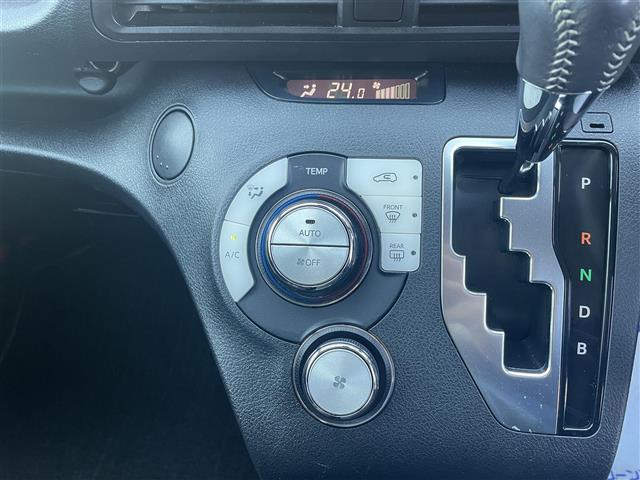 シエンタ ハイブリッドＧ　純正ＳＤナビ（ＮＳＺＮ－Ｗ６４Ｔ）フルセグ／ＣＤ／ＤＶＤ／ＢＴ　バックカメラ　フリップダウンモニター　両側パワースライドドア　トヨタセーフティセンス　ＬＥＤライト　ＥＴＣ　社外１５インチＡＷ（12枚目）