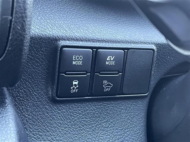 シエンタ ハイブリッドＧ　純正ＳＤナビ（ＮＳＺＮ－Ｗ６４Ｔ）フルセグ／ＣＤ／ＤＶＤ／ＢＴ　バックカメラ　フリップダウンモニター　両側パワースライドドア　トヨタセーフティセンス　ＬＥＤライト　ＥＴＣ　社外１５インチＡＷ（13枚目）