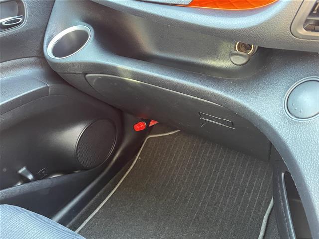 シエンタ ハイブリッドＧ　純正ＳＤナビ（ＮＳＺＮ－Ｗ６４Ｔ）フルセグ／ＣＤ／ＤＶＤ／ＢＴ　バックカメラ　フリップダウンモニター　両側パワースライドドア　トヨタセーフティセンス　ＬＥＤライト　ＥＴＣ　社外１５インチＡＷ（22枚目）