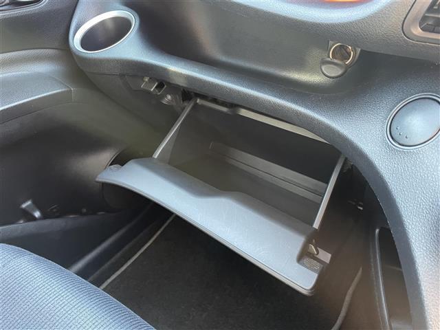 シエンタ ハイブリッドＧ　純正ＳＤナビ（ＮＳＺＮ－Ｗ６４Ｔ）フルセグ／ＣＤ／ＤＶＤ／ＢＴ　バックカメラ　フリップダウンモニター　両側パワースライドドア　トヨタセーフティセンス　ＬＥＤライト　ＥＴＣ　社外１５インチＡＷ（23枚目）