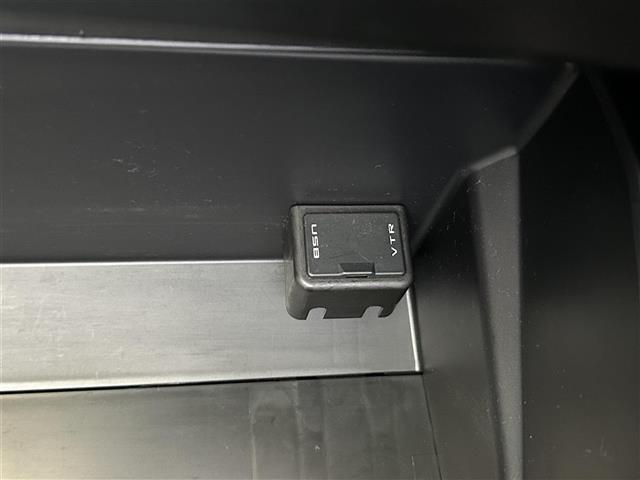 プリウス Ｓ　本土仕入れ　プッシュスタート　ナビ　ＴＶ　Ｂｌｕｅｔｏｏｔｈ接続　ＥＴＣ　バックカメラ　ＵＳＢ入力端子　アイドリングストップ　カーテンエアバック　ＡＢＳ　スマートキー　パワーステアリング（17枚目）