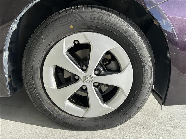 プリウス S 本土仕入 社外ナビ フルセグTV Bluetooth接続 バックカメラ ETC ドライブレコーダー前後 オートライト プッシュスタート スマートキー スペアキー 純正フロアマット パワーステアリング(39枚目)