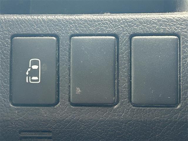 【 片側パワースライドドア 】ワンタッチでスライドドアの電動開閉が可能です♪♪