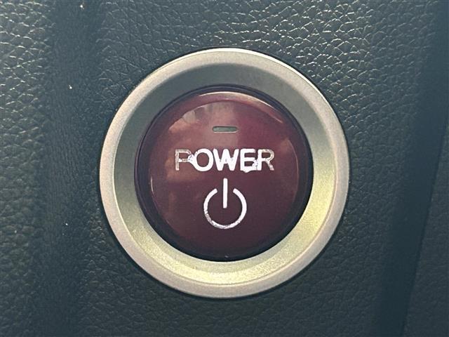 【　スマートキー　プッシュスタート　】鍵を挿さずにポケットに入れたまま鍵の開閉、エンジンの始動まで行えます。