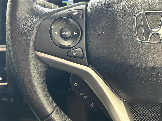 【 ステアリングスイッチ 】手元のスイッチでナビ操作が可能です!!非常に便利な機能です。取り付けのナビによってはオプション設定となっております!詳しくはスタッフまで♪