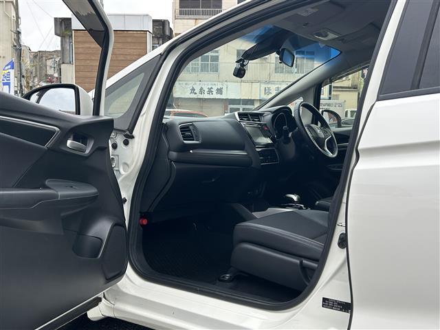 店舗にて現車の確認もいただけますので、お電話で在庫のご確認の上是非ご来店くださいませ!!!