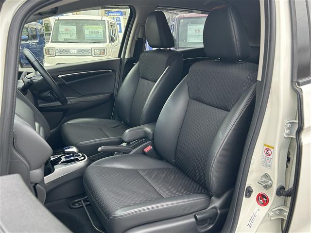 店舗にて現車の確認もいただけますので、お電話で在庫のご確認の上是非ご来店くださいませ!!!