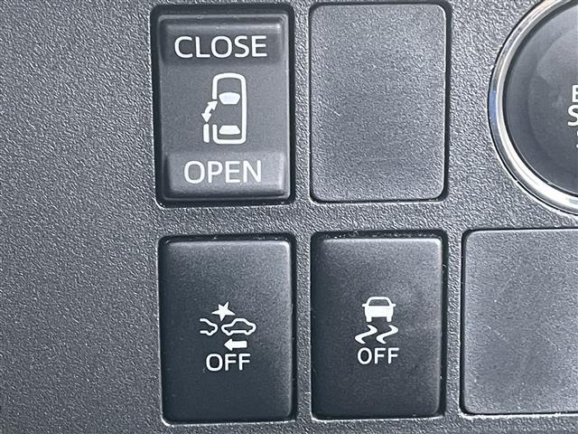 【　片側パワースライドドア　】小さなお子様でもボタンひとつで楽々乗り降り出来ます♪駐車場で両手に荷物を抱えている時もボタンひとつで自動で開いてくれますので、ご家族でのお買い物にとっても便利な装備です♪