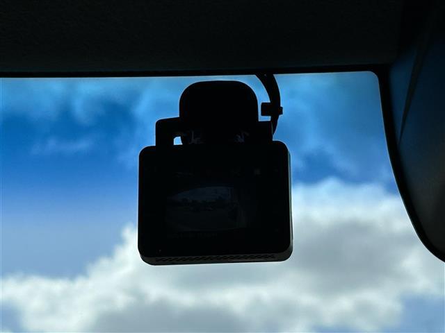 【　ドライブレコーダー　】運転中の記録を残します。事故などを起こした起こされた時の証拠を残します。