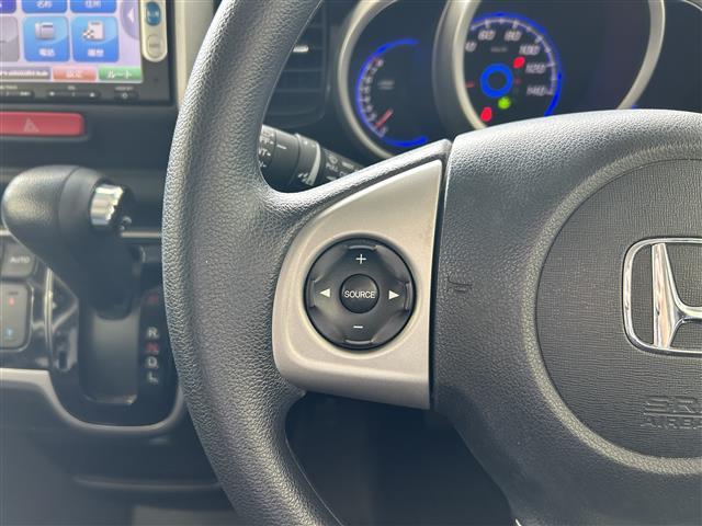 【　ステアリングスイッチ　】手元のスイッチでナビ操作が可能です！！非常に便利な機能です。取り付けのナビによってはオプション設定となっております！詳しくはスタッフまで♪