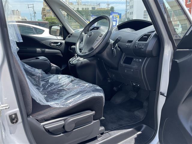 セレナ ハイウェイスター　Ｓ－ハイブリッド　本土仕入れ　プッシュスタート　純正ナビ　Ｂｌｕｅｔｏｏｔｈ接続　バックカメラ　ＥＴＣ　両側パワースライドドア　クルーズコントロール　スマートキー　純正フロアマット　純正アルミホイール　取扱説明書（16枚目）