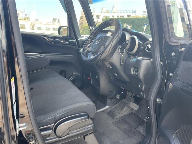 店舗にて現車の確認もいただけますので、お電話で在庫のご確認の上是非ご来店くださいませ。／／／／／／