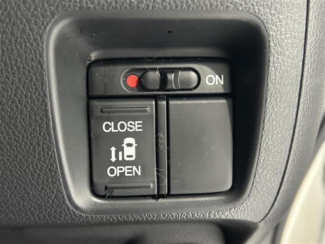 【　片側パワースライドドア　】ワンタッチでスライドドアの電動開閉が可能です♪♪