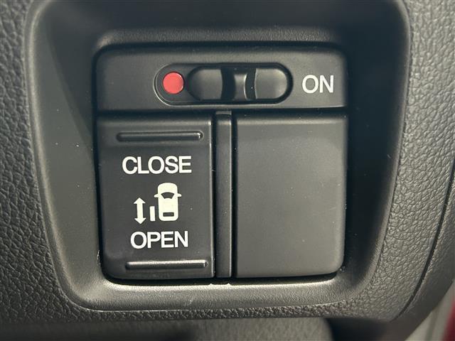 【　片側パワースライドドア　】ワンタッチでスライドドアの電動開閉が可能です♪♪