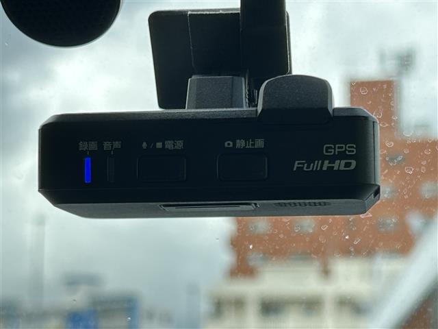 【　ドライブレコーダー　】運転中の記録を残します。事故などを起こした起こされた時の証拠を残します。