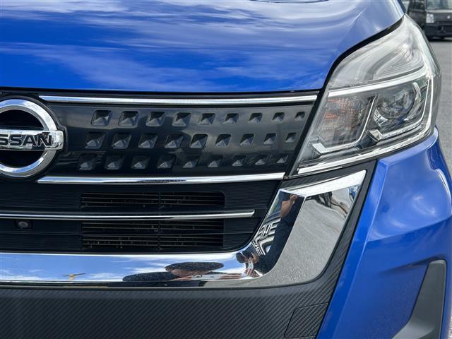 【　ＬＥＤヘッドライト　】悪天候や夜間の走行も視界良好で安心してお乗りいただけます。