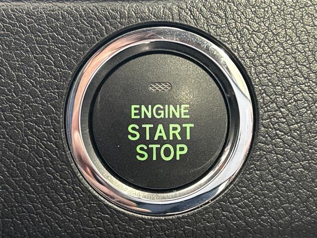 【　スマートキー　プッシュスタート　】鍵を挿さずにポケットに入れたまま鍵の開閉、エンジンの始動まで行えます。