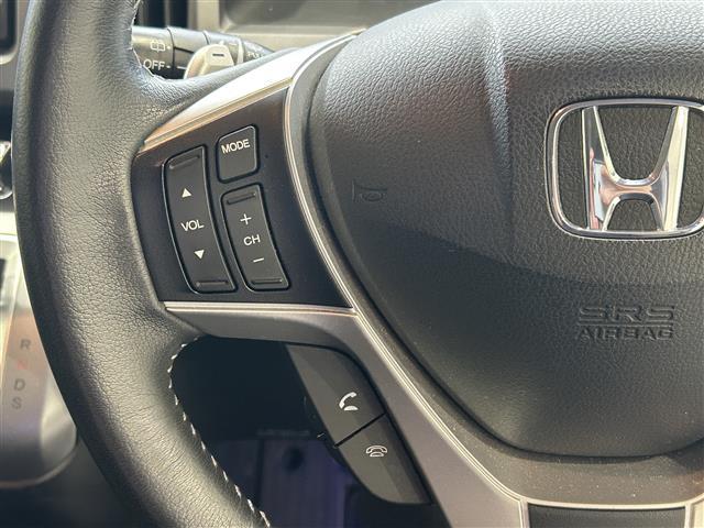 【　ステアリングスイッチ　】手元のスイッチでナビ操作が可能です！！非常に便利な機能です。取り付けのナビによってはオプション設定となっております！詳しくはスタッフまで♪