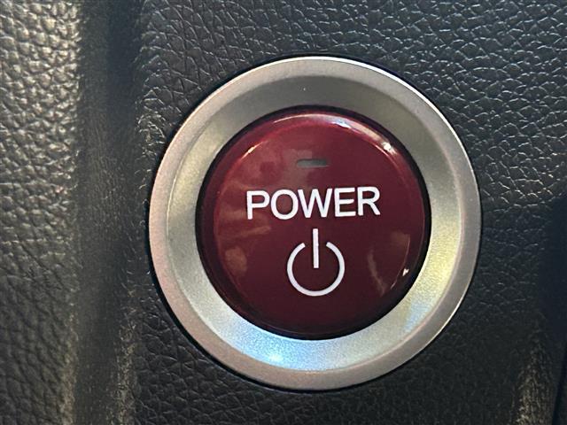 【　スマートキー　プッシュスタート　】鍵を挿さずにポケットに入れたまま鍵の開閉、エンジンの始動まで行えます。