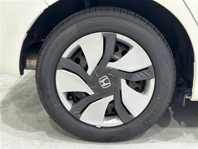 フィットハイブリッド Ｌパッケージ　本土仕入　純正ナビ　フルセグＴＶ　Ｂｌｕｅｔｏｏｔｈ接続　ＣＤ再生　ＥＴＣ　バックカメラ　ドライブレコーダー前後　横滑り防止装置　衝撃軽減ブレーキ　ハーフレザーシート　プッシュスタート　スマートキー（41枚目）