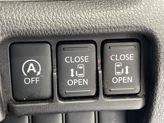 【　両側パワースライドドア　】小さなお子様でもボタンひとつで楽々乗り降り出来ます♪駐車場で両手に荷物を抱えている時もボタンひとつで自動で開いてくれますので、ご家族でのお買い物にとっても便利な装備です♪