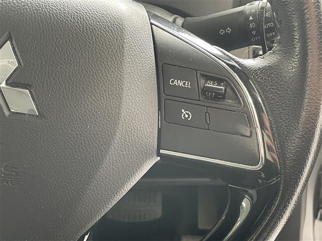 【　クルーズコントロール　】高速道路で便利なクルーズコントロールも装着済み。アクセルを離しても一定速度で走行ができる装備です。加速減速もスイッチ操作でＯＫです。