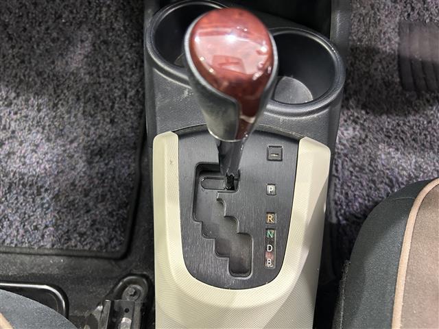 アクア Ｇ　本土仕入　純正ナビ　ＥＴＣ　パワーステアリング　パワーウィンドウ　アイドリングストップ　純正フロアマット　オートライト　ＬＥＤッドライト　プッシュスタート　スマートキー　スペアキー　取扱説明書（6枚目）