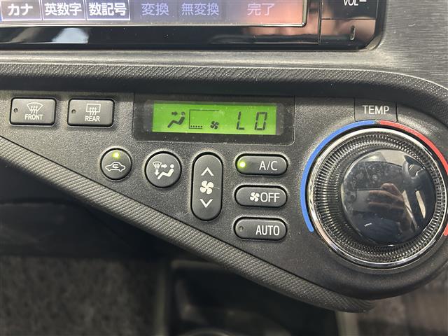 アクア Ｇ　本土仕入　純正ナビ　ＥＴＣ　パワーステアリング　パワーウィンドウ　アイドリングストップ　純正フロアマット　オートライト　ＬＥＤッドライト　プッシュスタート　スマートキー　スペアキー　取扱説明書（7枚目）