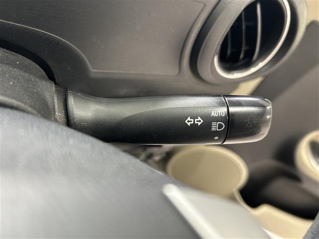 アクア Ｇ　本土仕入　純正ナビ　ＥＴＣ　パワーステアリング　パワーウィンドウ　アイドリングストップ　純正フロアマット　オートライト　ＬＥＤッドライト　プッシュスタート　スマートキー　スペアキー　取扱説明書（9枚目）