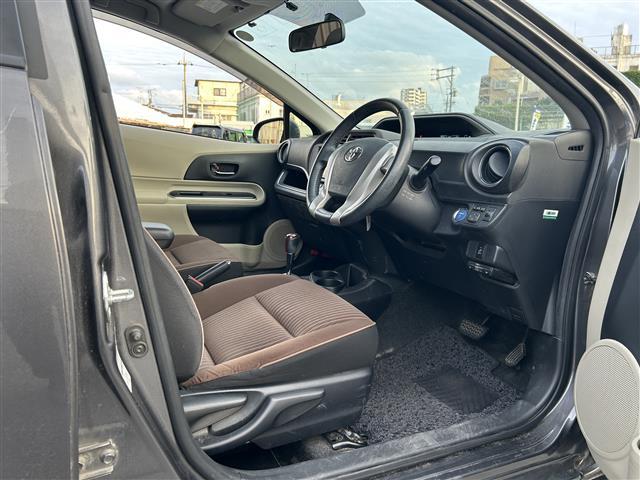 アクア Ｇ　本土仕入　純正ナビ　ＥＴＣ　パワーステアリング　パワーウィンドウ　アイドリングストップ　純正フロアマット　オートライト　ＬＥＤッドライト　プッシュスタート　スマートキー　スペアキー　取扱説明書（10枚目）