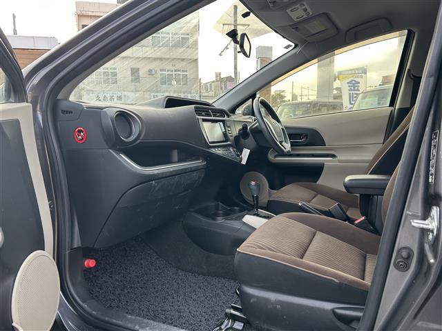 アクア Ｇ　本土仕入　純正ナビ　ＥＴＣ　パワーステアリング　パワーウィンドウ　アイドリングストップ　純正フロアマット　オートライト　ＬＥＤッドライト　プッシュスタート　スマートキー　スペアキー　取扱説明書（11枚目）