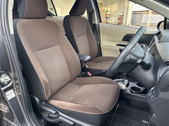 アクア Ｇ　本土仕入　純正ナビ　ＥＴＣ　パワーステアリング　パワーウィンドウ　アイドリングストップ　純正フロアマット　オートライト　ＬＥＤッドライト　プッシュスタート　スマートキー　スペアキー　取扱説明書（12枚目）