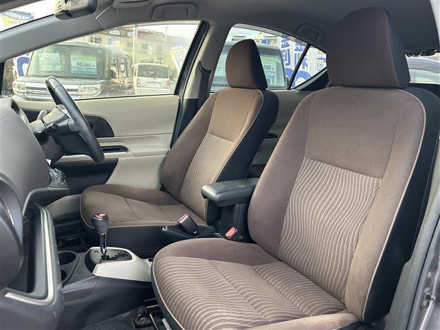 アクア Ｇ　本土仕入　純正ナビ　ＥＴＣ　パワーステアリング　パワーウィンドウ　アイドリングストップ　純正フロアマット　オートライト　ＬＥＤッドライト　プッシュスタート　スマートキー　スペアキー　取扱説明書（13枚目）