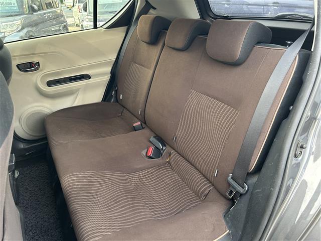 アクア Ｇ　本土仕入　純正ナビ　ＥＴＣ　パワーステアリング　パワーウィンドウ　アイドリングストップ　純正フロアマット　オートライト　ＬＥＤッドライト　プッシュスタート　スマートキー　スペアキー　取扱説明書（17枚目）