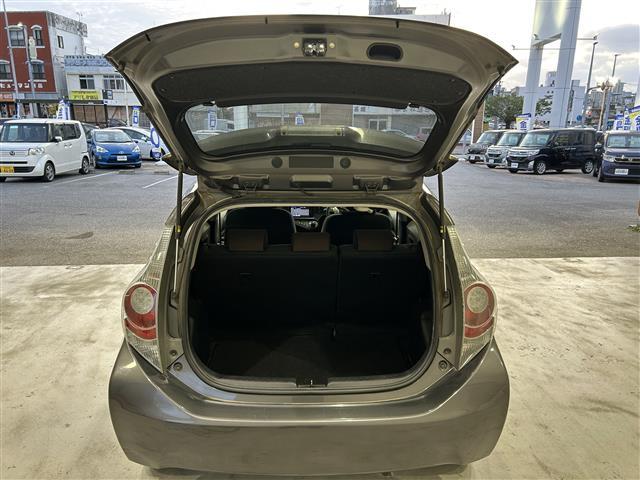 アクア Ｇ　本土仕入　純正ナビ　ＥＴＣ　パワーステアリング　パワーウィンドウ　アイドリングストップ　純正フロアマット　オートライト　ＬＥＤッドライト　プッシュスタート　スマートキー　スペアキー　取扱説明書（18枚目）