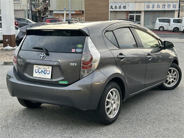 アクア Ｇ　本土仕入　純正ナビ　ＥＴＣ　パワーステアリング　パワーウィンドウ　アイドリングストップ　純正フロアマット　オートライト　ＬＥＤッドライト　プッシュスタート　スマートキー　スペアキー　取扱説明書（24枚目）