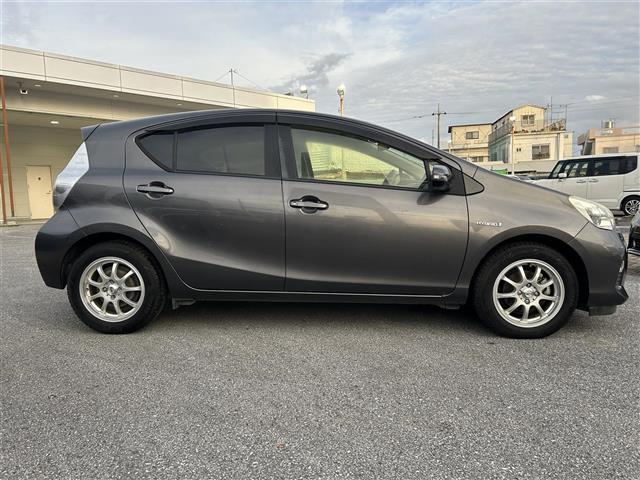 アクア Ｇ　本土仕入　純正ナビ　ＥＴＣ　パワーステアリング　パワーウィンドウ　アイドリングストップ　純正フロアマット　オートライト　ＬＥＤッドライト　プッシュスタート　スマートキー　スペアキー　取扱説明書（26枚目）