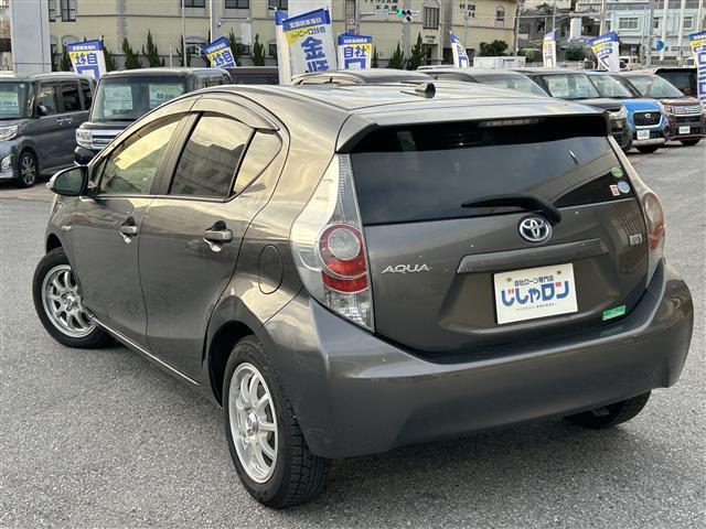 アクア Ｇ　本土仕入　純正ナビ　ＥＴＣ　パワーステアリング　パワーウィンドウ　アイドリングストップ　純正フロアマット　オートライト　ＬＥＤッドライト　プッシュスタート　スマートキー　スペアキー　取扱説明書（33枚目）