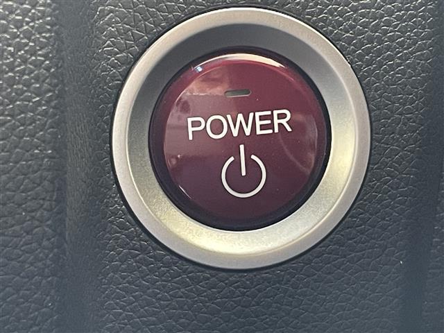 フィットハイブリッド Ｓパッケージ　本土仕入　純正ナビ　フルセグＴＶ　Ｂｌｕｅｔｏｏｔｈ接続　バックカメラ　ＣＤ／ＤＶＤ再生　クルーズコントロール　アイドリングストップ　オートライト　プッシュスタート　スマートキー　スペアキー（5枚目）