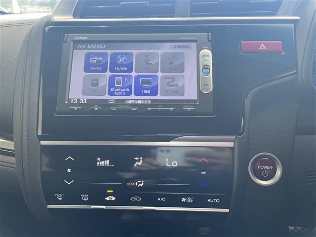 フィットハイブリッド Ｓパッケージ　本土仕入　純正ナビ　フルセグＴＶ　Ｂｌｕｅｔｏｏｔｈ接続　バックカメラ　ＣＤ／ＤＶＤ再生　クルーズコントロール　アイドリングストップ　オートライト　プッシュスタート　スマートキー　スペアキー（11枚目）