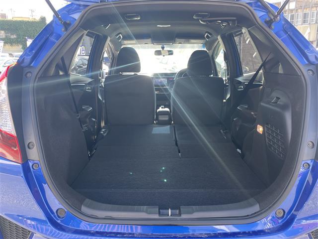 フィットハイブリッド Ｓパッケージ　本土仕入　純正ナビ　フルセグＴＶ　Ｂｌｕｅｔｏｏｔｈ接続　バックカメラ　ＣＤ／ＤＶＤ再生　クルーズコントロール　アイドリングストップ　オートライト　プッシュスタート　スマートキー　スペアキー（23枚目）